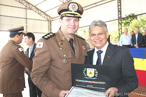 Polícia Militar de Minas Gerais e o prefeito de Unaí (MG): José Gomes Branquinho [PSDB]. (Foto 02)