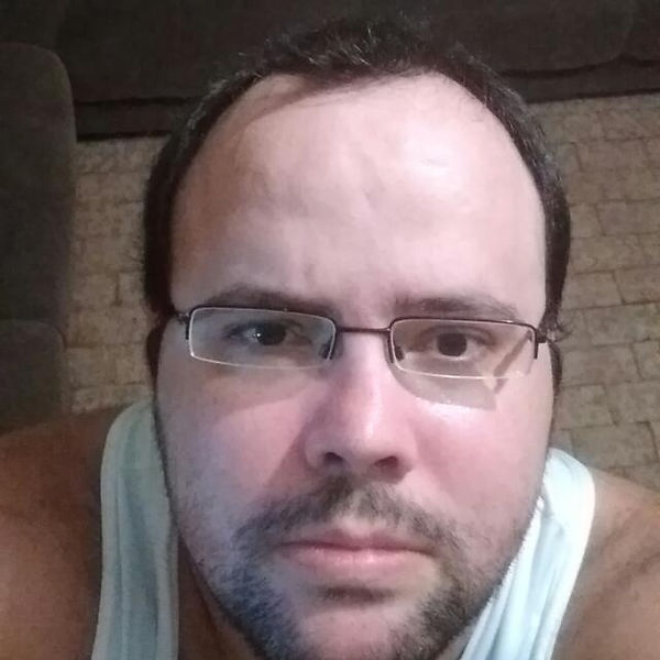Meu olho "esquerdo" é diferente: É o olho de uma águia (visão).