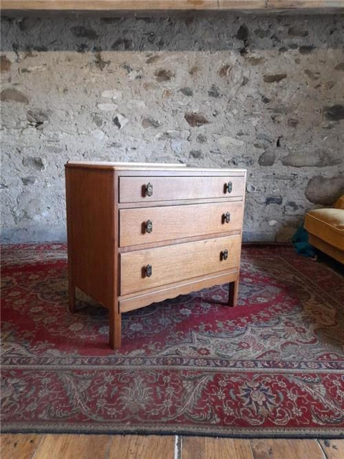 Vintage chest of drawers. 0507