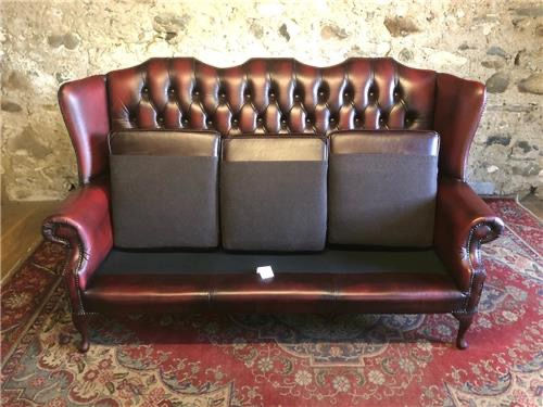 Thumbnail: Beautiful Leather Chesterfield Sofa