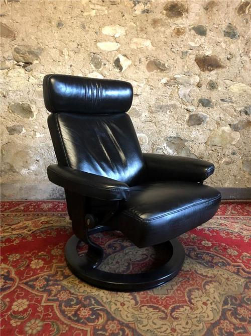 Thumbnail: Beautiful ekornes stressless black leather chair    0423