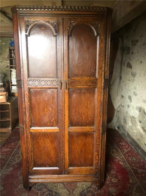 Edwardian oak hall cupboard wardrobe. 0562