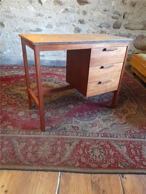 Thumbnail: Vintage Desk.    0508
