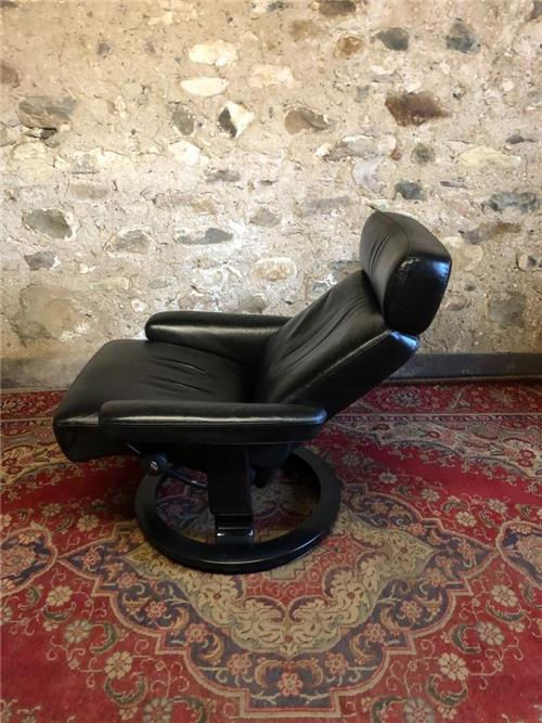 Thumbnail: Beautiful ekornes stressless black leather chair    0423
