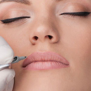 lip blush natural tone, symmetry