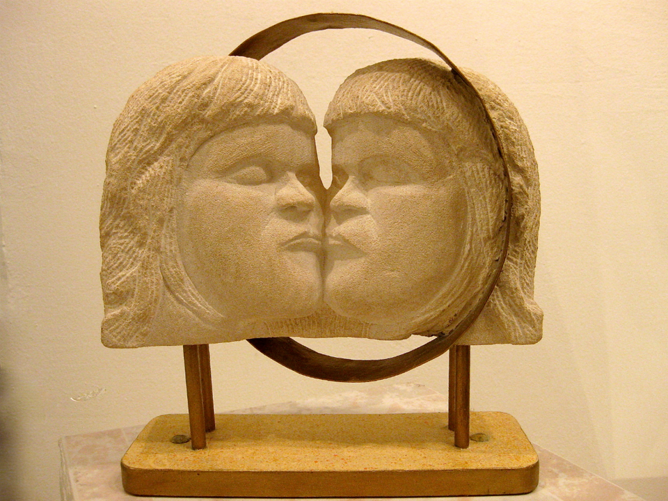 sculpture en pierre visage 