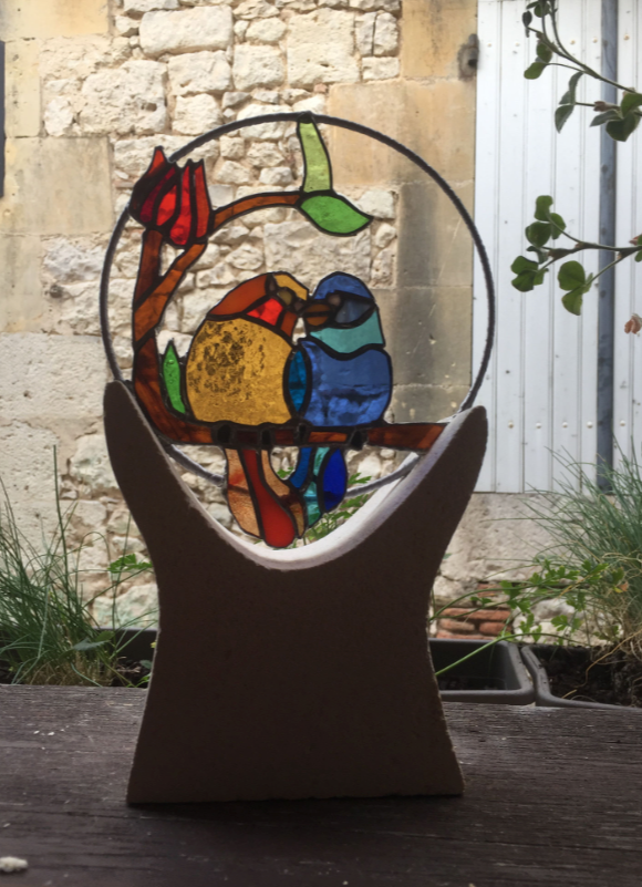 oiseaux vitrail  sur branche avec socle bois 