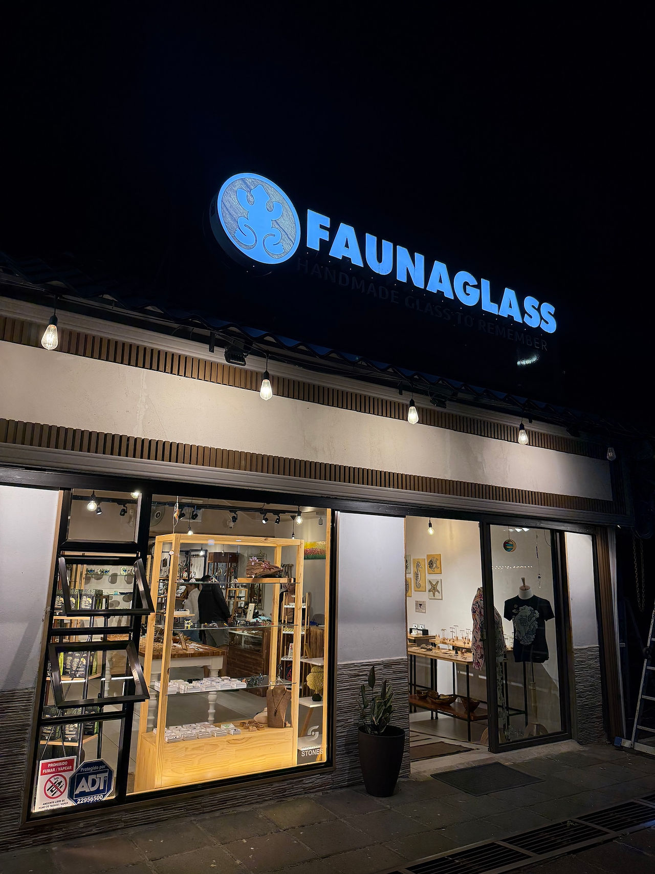 Boutiques d'artisanat local