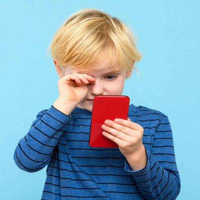 Uso do celular aumenta risco de depressão em crianças de até 13 anos, diz estudo