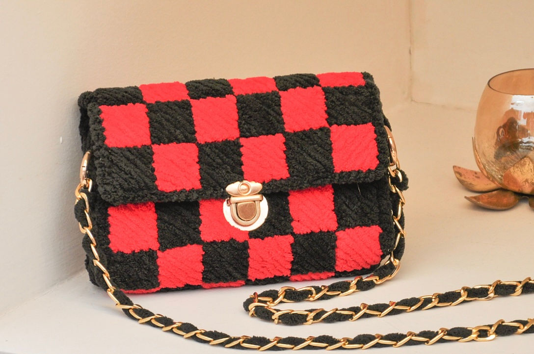 Red & Black checkers Woolen Clutch