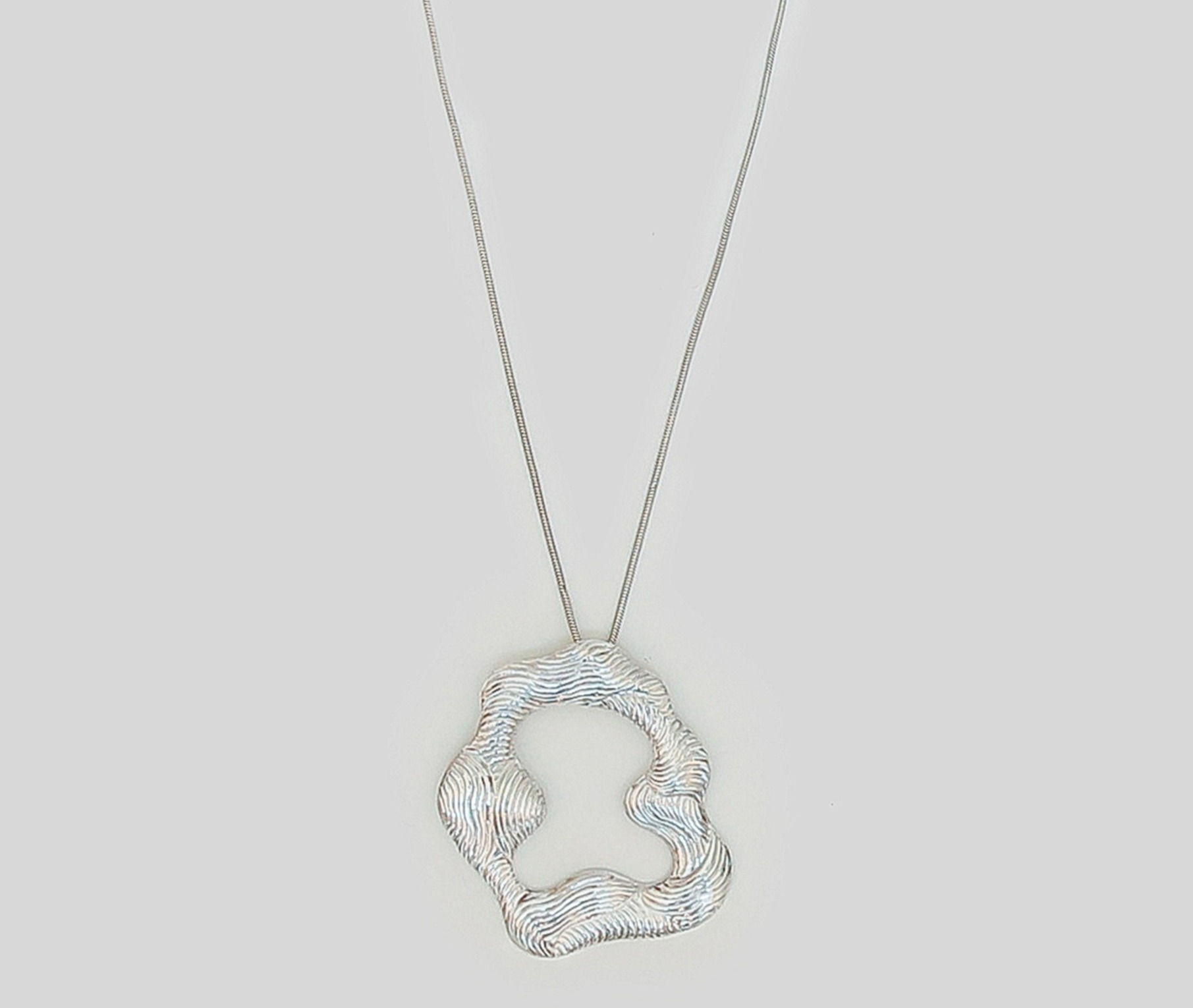 PENDANT, striated medal, small model