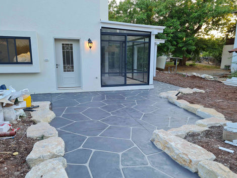 בטון פולימרי דקורטיבי למשטחי חוץ/פנים