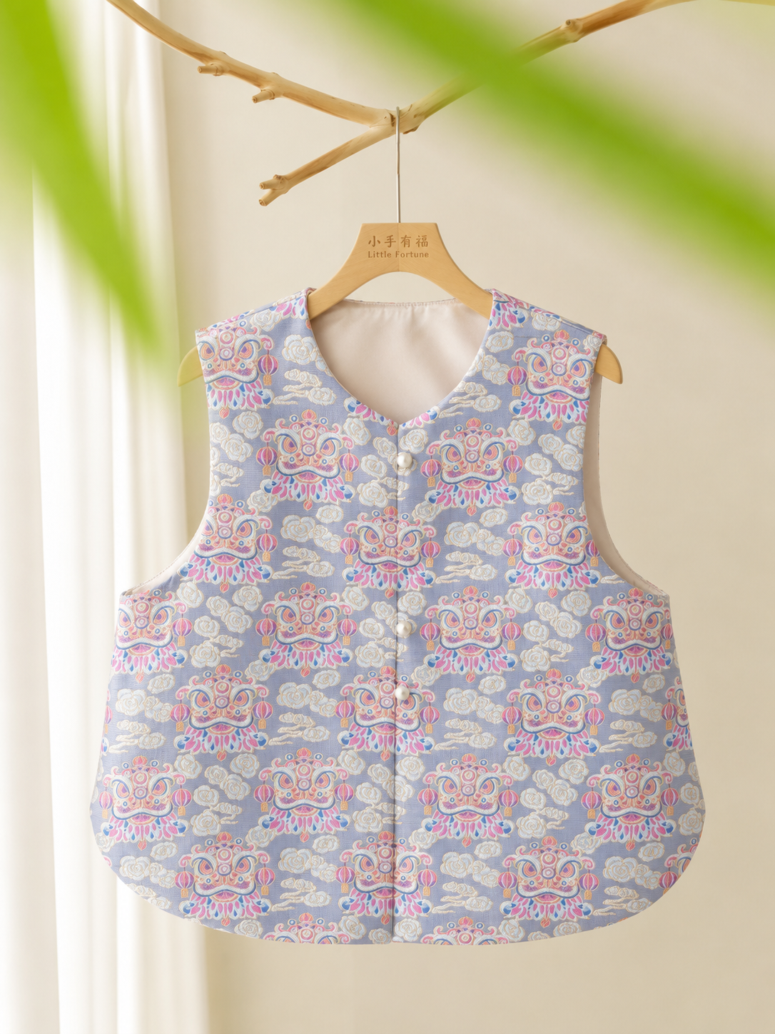 「玲珑醒狮」宋锦新中式马甲 “Petite Awakened Lion” Linglong Lion Song Brocade Vest