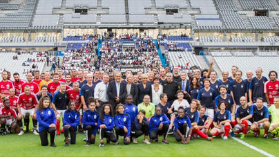 Large Victoire du Variétés Club de France contre l'Équipe de France des Parlementaires au Stade
