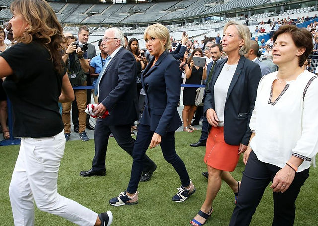 Mr Vendroux et Mme Macron