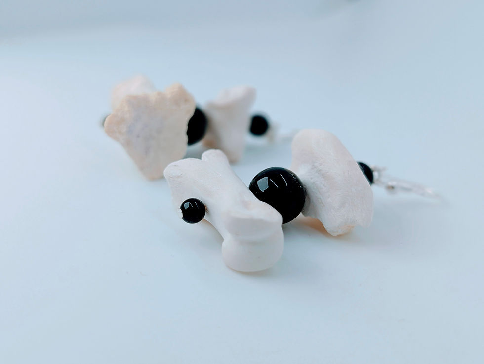 Miniatura: Artful Wild Boar Phalanges and Epiphysis with Black Onyx Earrings