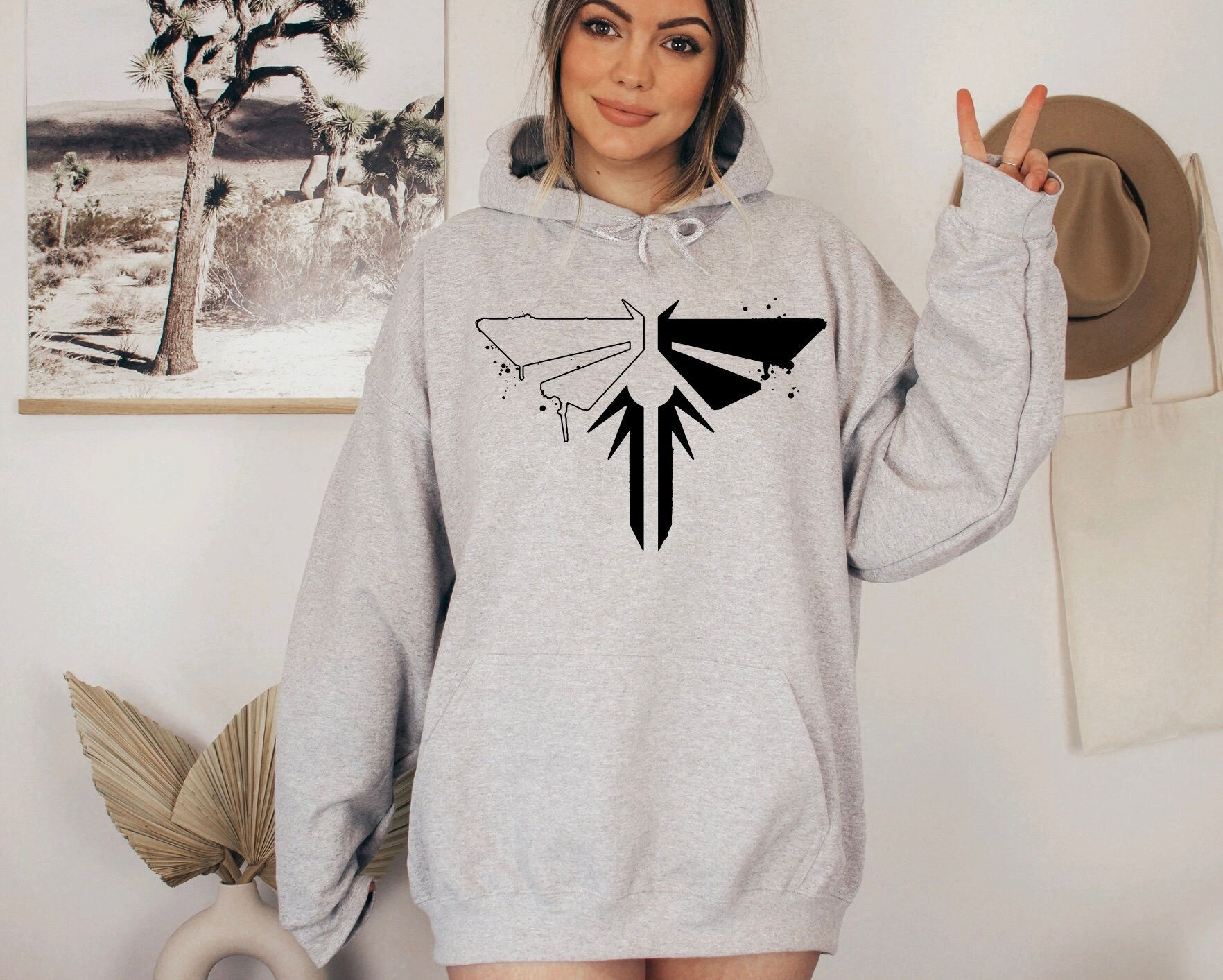 The last of us TLOU endure and survive the last of us sweatshirt hoody tshirt P