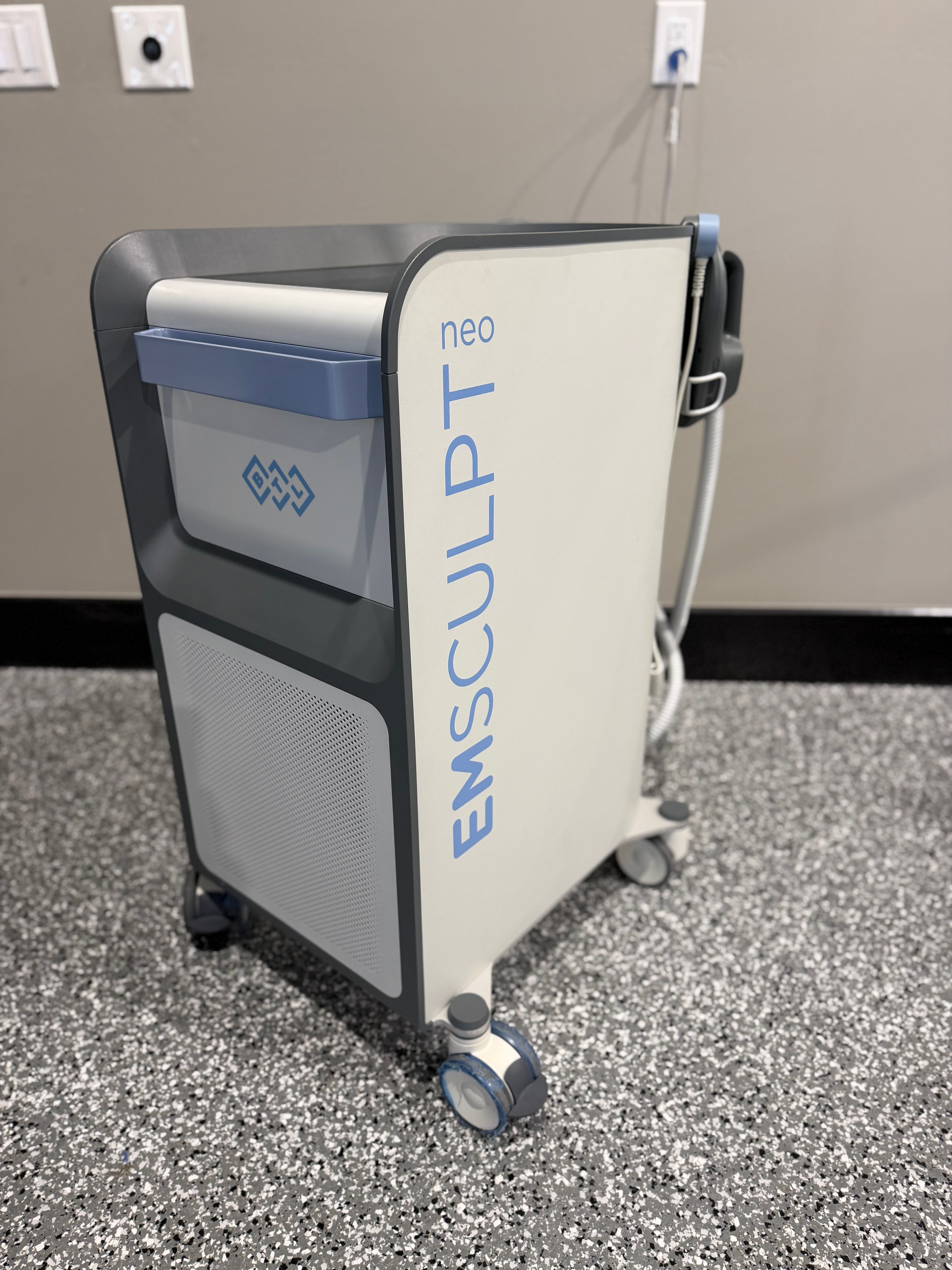 BTL NEO with Large and Small Paddles