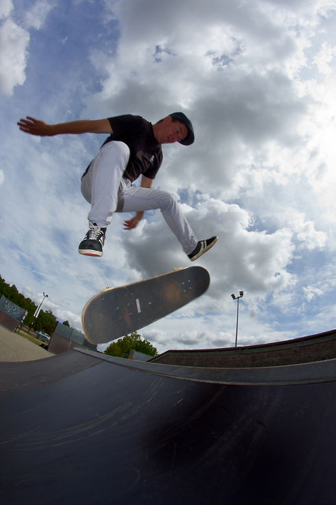 Gaë flip fakie.jpg