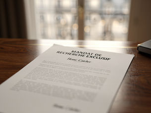 Qu'est-ce qu'un mandat de recherche exclusif?