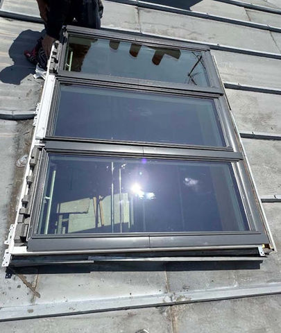 pose de lucarne sur terrasson zinc chasis de fenêtre