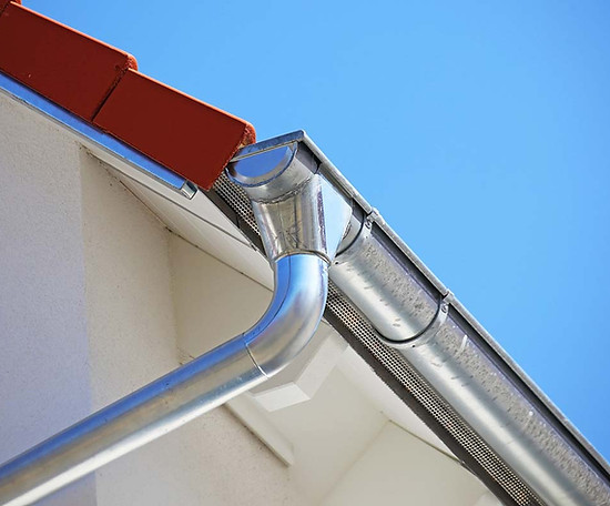 travaux de zinguerie et pose de gouttière zinc