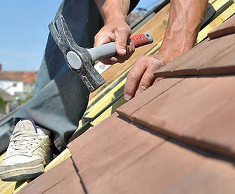 Urgence fuite, réparation de gouttières, nettoyage de toiture et pose de Velux à L'Étang-la-Ville (78620). Toiture 78, votre artisan couvreur avec garantie décennale.