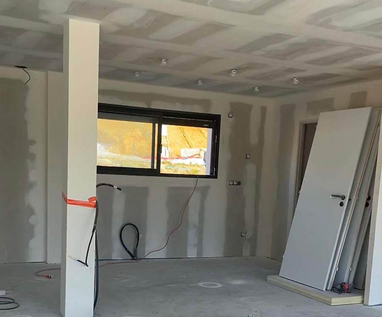 Rénovation intérieure : travaux de plâtrerie, préparation des supports et pose de sols