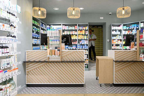 Rénovation agencement d'une pharmacie à Bordeaux 33 par l'entreprise LCC Léon Chopin Construction