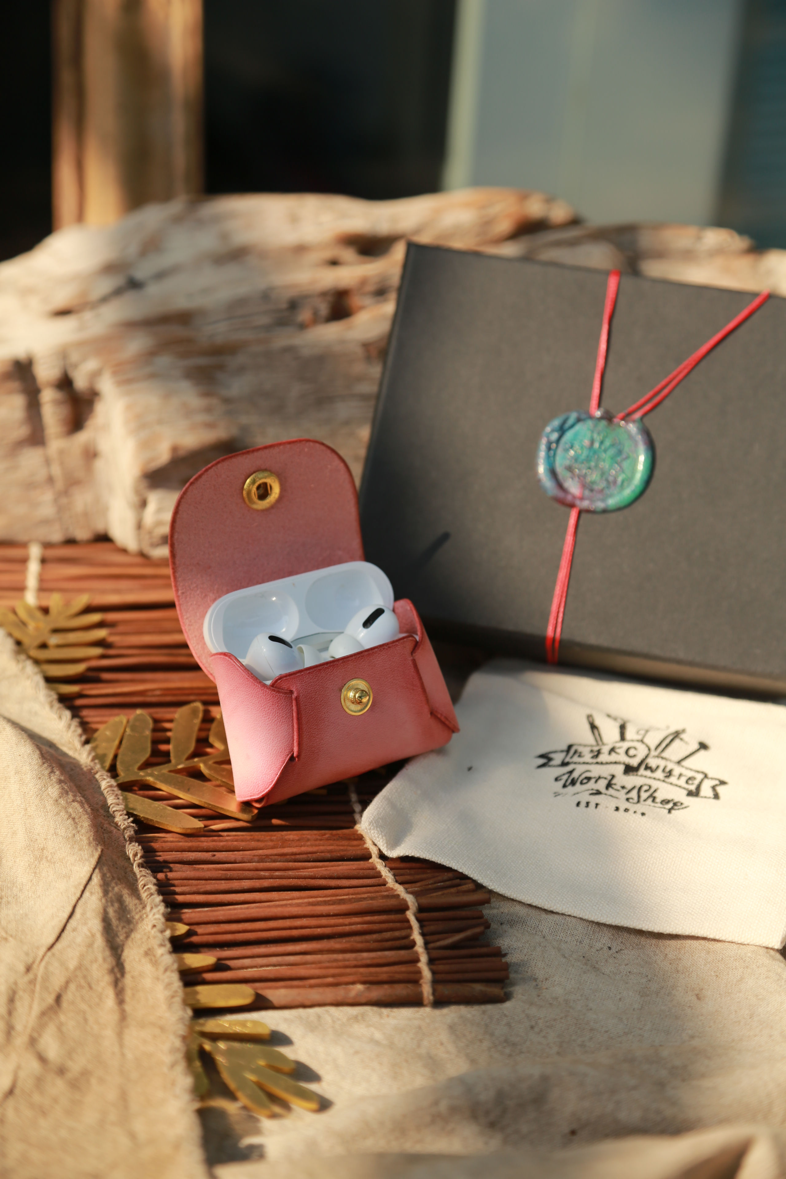 簡約皮製Airpod套, 可客製, 附有勾扣, 刻字服務, 客製化禮物