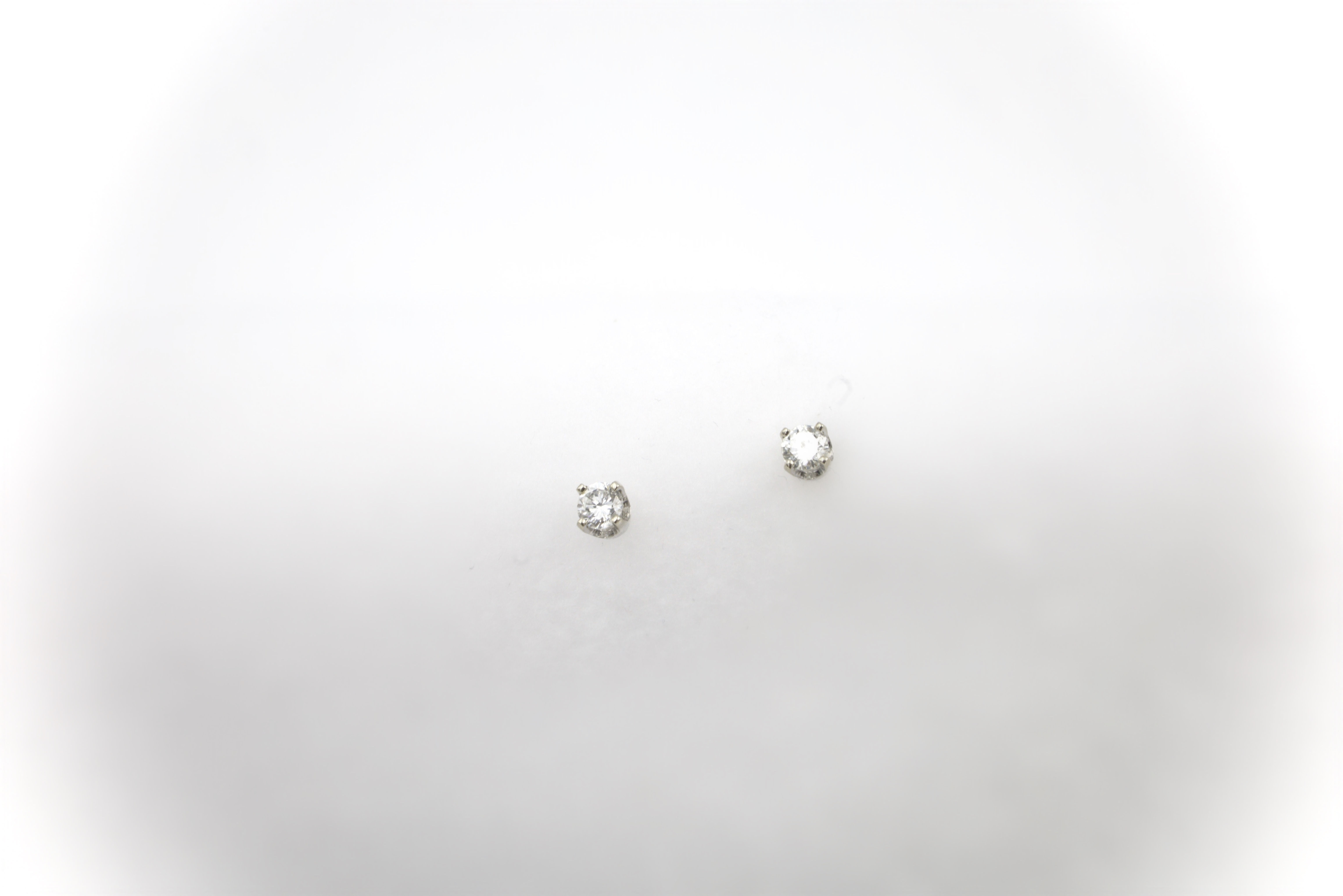 T's 14 kw Diamond Studs Earrings