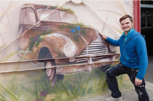 Kunstwerk vollbracht. Parkhaus sieht bunt aus…