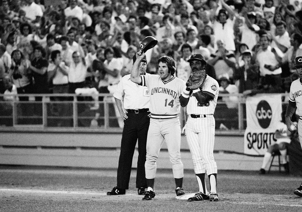 Pete Rose tips hat to crowd after after hitting safely in his 38th consecutive game breaking Tommy Holmes record.