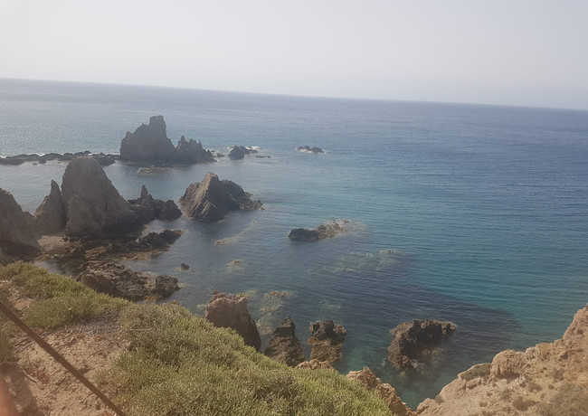 Poblados, playas , marismas y calas colindantes hasta llegar al Cabo de Gata, es " la esquina del mapa ' de España . Y se asoma al Levante Español .