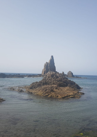 Poblados, playas , marismas y calas colindantes hasta llegar al Cabo de Gata, es " la esquina del mapa ' de España . Y se asoma al Levante Español .