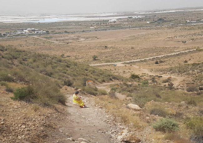 el Hoyazo de Níjar, también conocido como Volcán de la Granatilla, se trata de un cráter erosionado de un antiguo volcán submarino (toda esta zona estaba cubierta por el mar) y cuando el volcán se extinguió se formó en su perímetro un arrecife de coral.