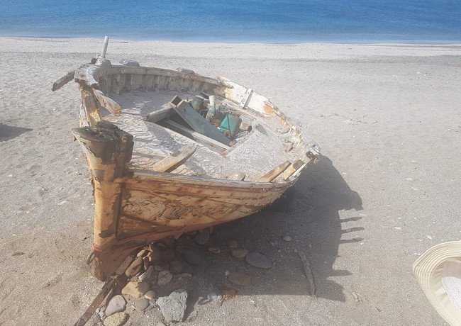 Poblados, playas , marismas y calas colindantes hasta llegar al Cabo de Gata, es " la esquina del mapa ' de España . Y se asoma al Levante Español .