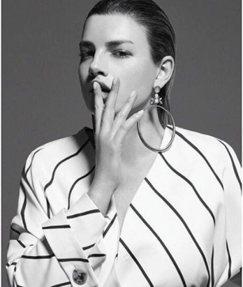 Emma parla/Emma parle