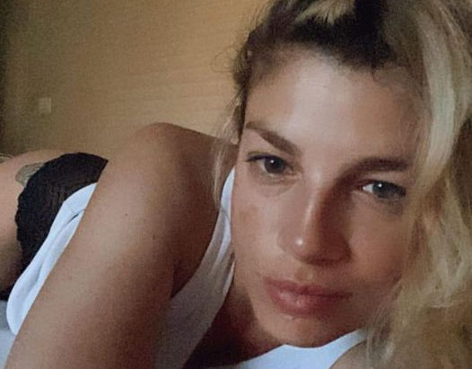 Emma ringrazia i fans/Emma remercie les fans