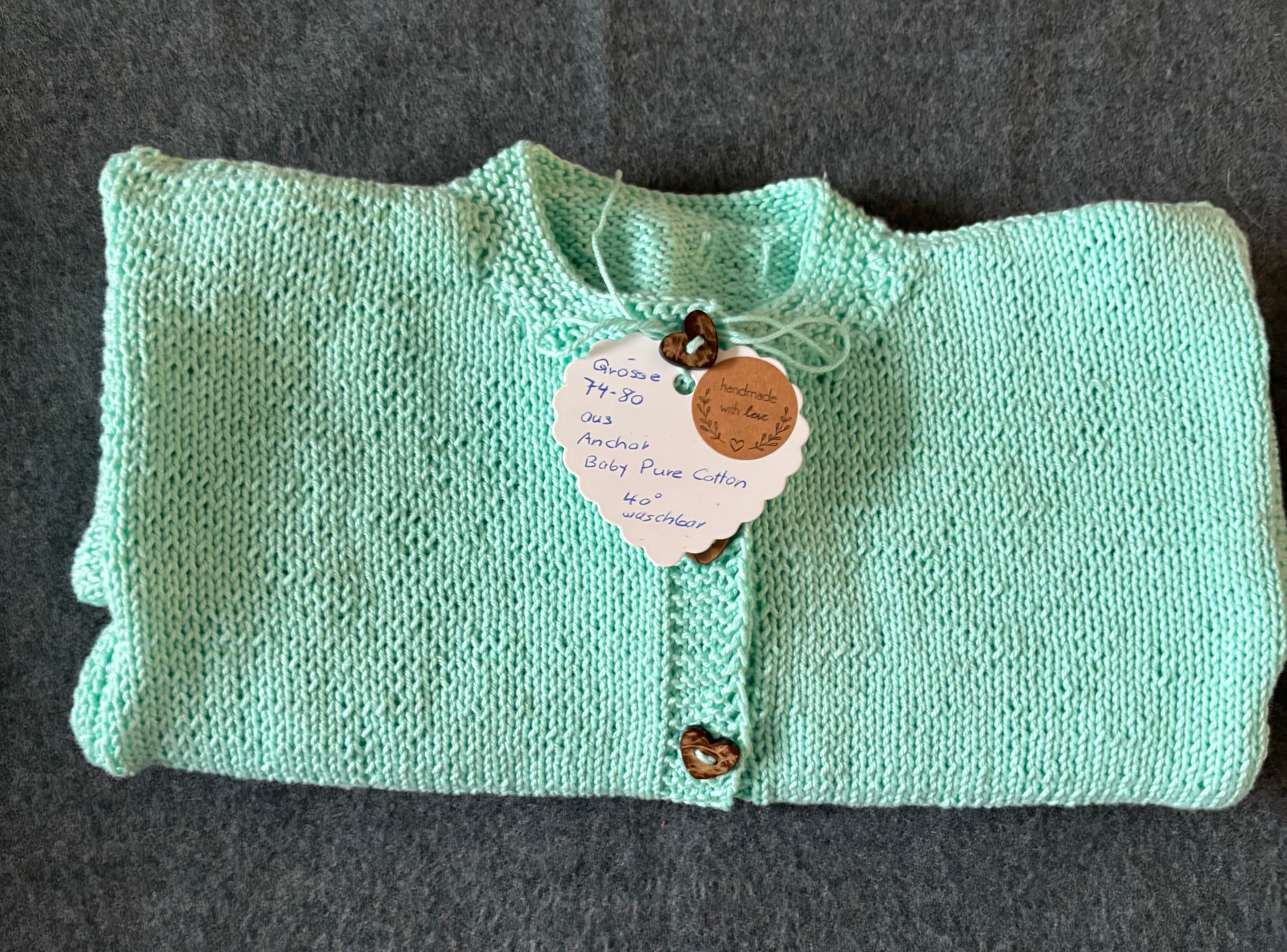 Gestricktesicktes Babyjäggli Grösse 74-80