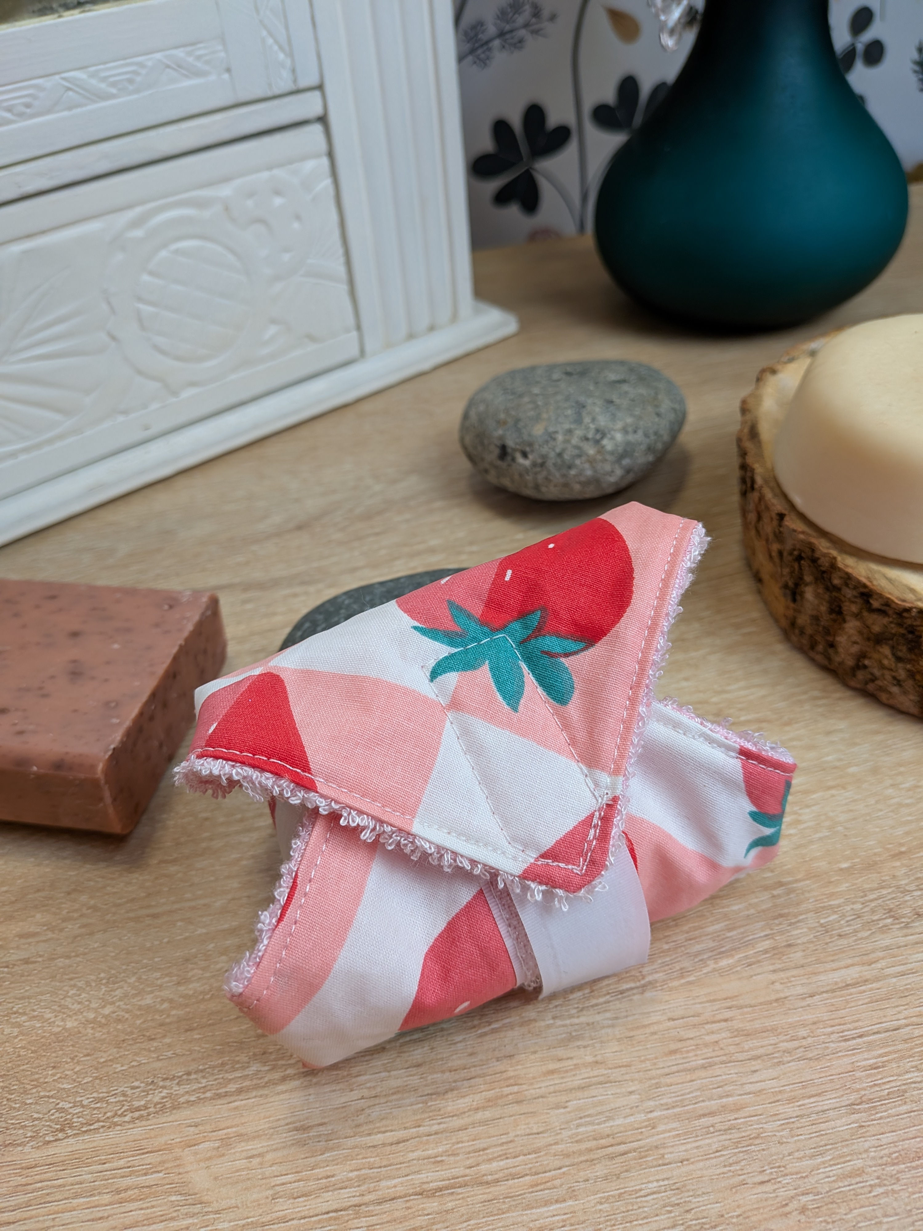 Pochette à savon origami motif fraises