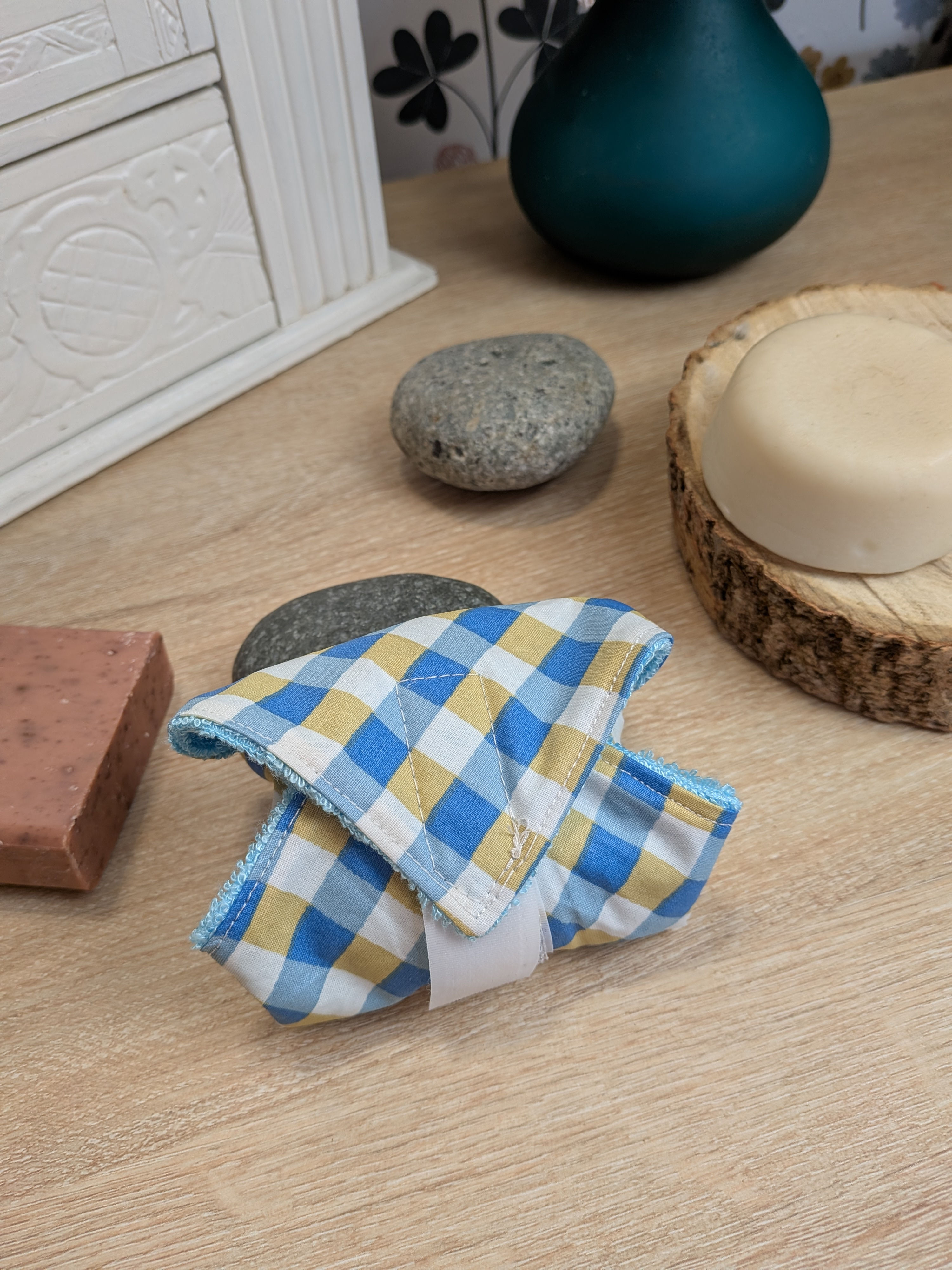 Pochette à savon origami à carreaux bleu