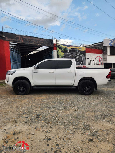 TOYOTA HILUX 2.7 GASOLINA 4X4 MECANICA 2023