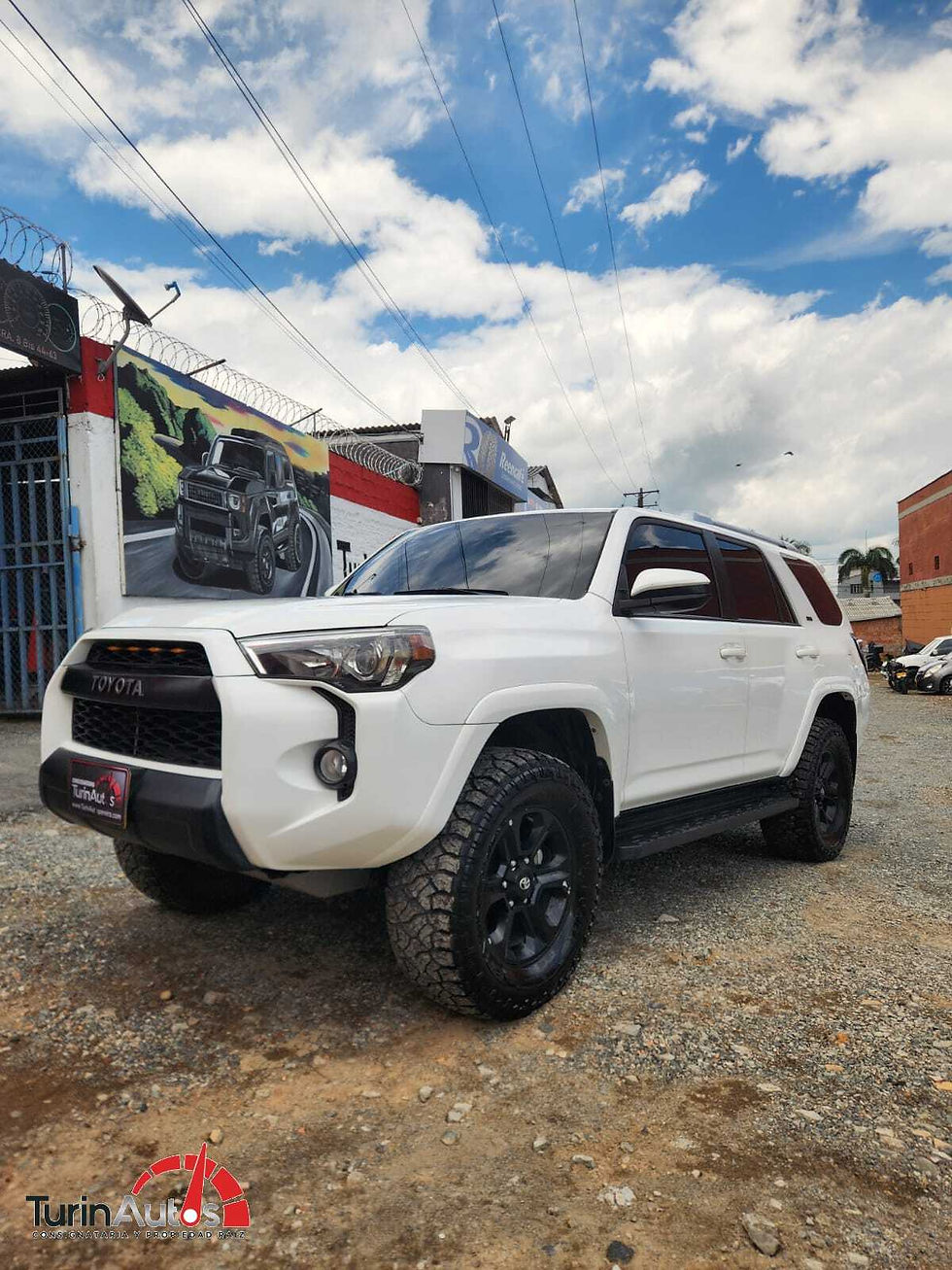 Miniatura: TOYOTA 4RUNNER SR5 4.0 GASOLINA 4X4 2020