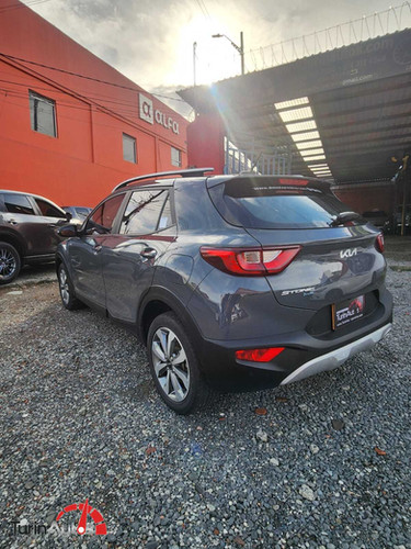 KIA STONIC ZENITH 1.0 TURBO GASOELEC HIBRIDO MECANICO 2023