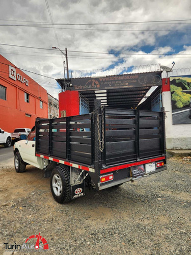 TOYOTA HILUX ESTACAS 2.5 GASOLINA 4X2 1997