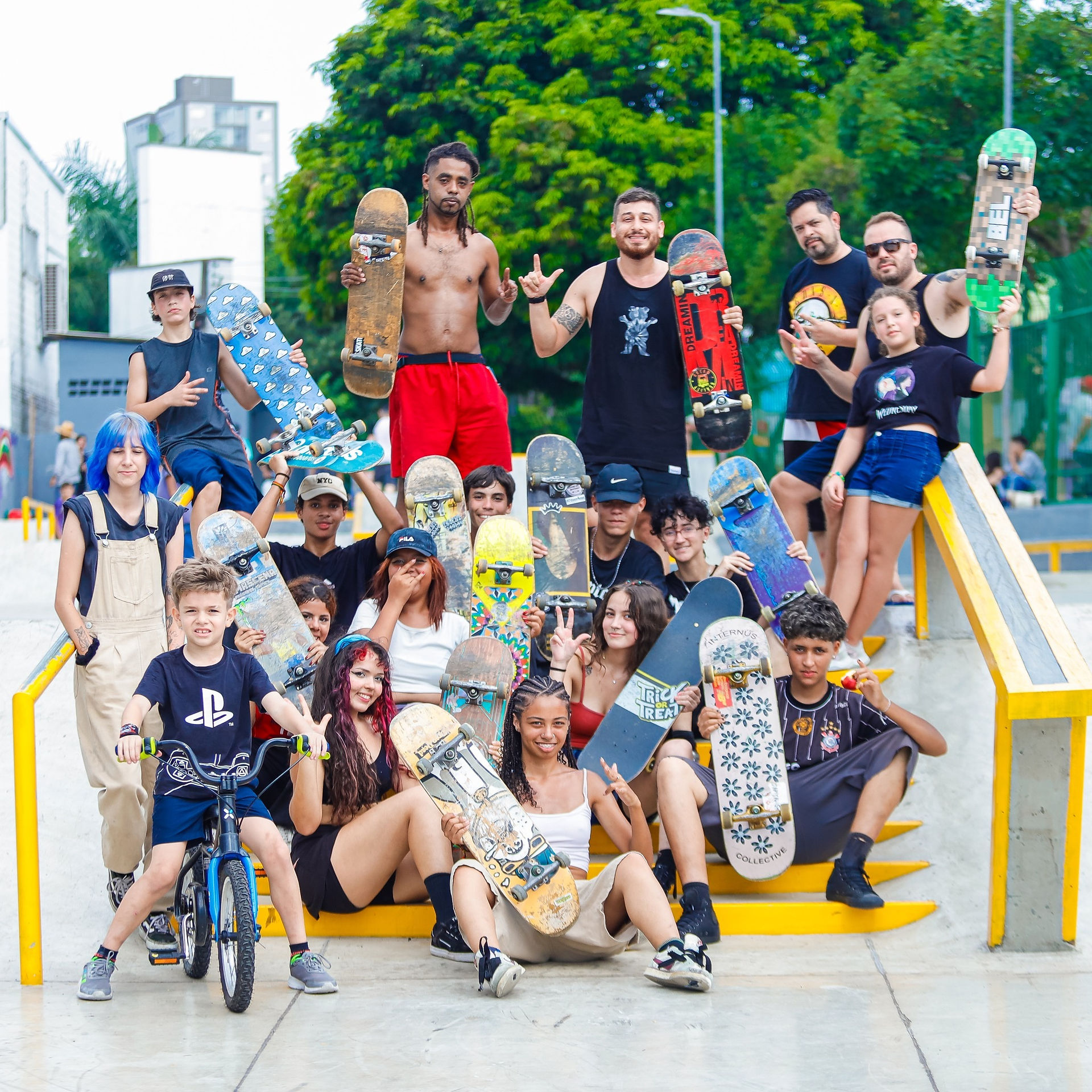 Skatistas juntos em reinauguração da pista de Skate em Osasco