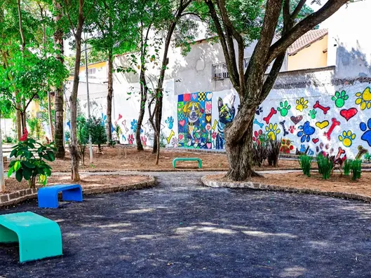 Praça em Quitaúna é revitalizada e ganha espaço pet