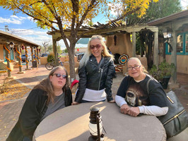 Walking tour exploring Albuquerque’s historic Plaza