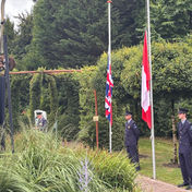 Herdenking bij het Lancaster-monument in Ridderkerk